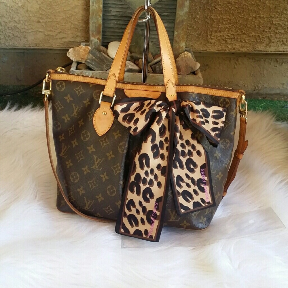 ๐๐นBUNDLE ๐DEAL,๐น๐ 2 LVs BAGS, 1 CHANEL BAG - Picture 4 of 4